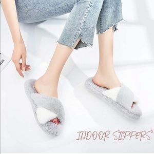 NWT fuzzy cross band slippers grey/white S